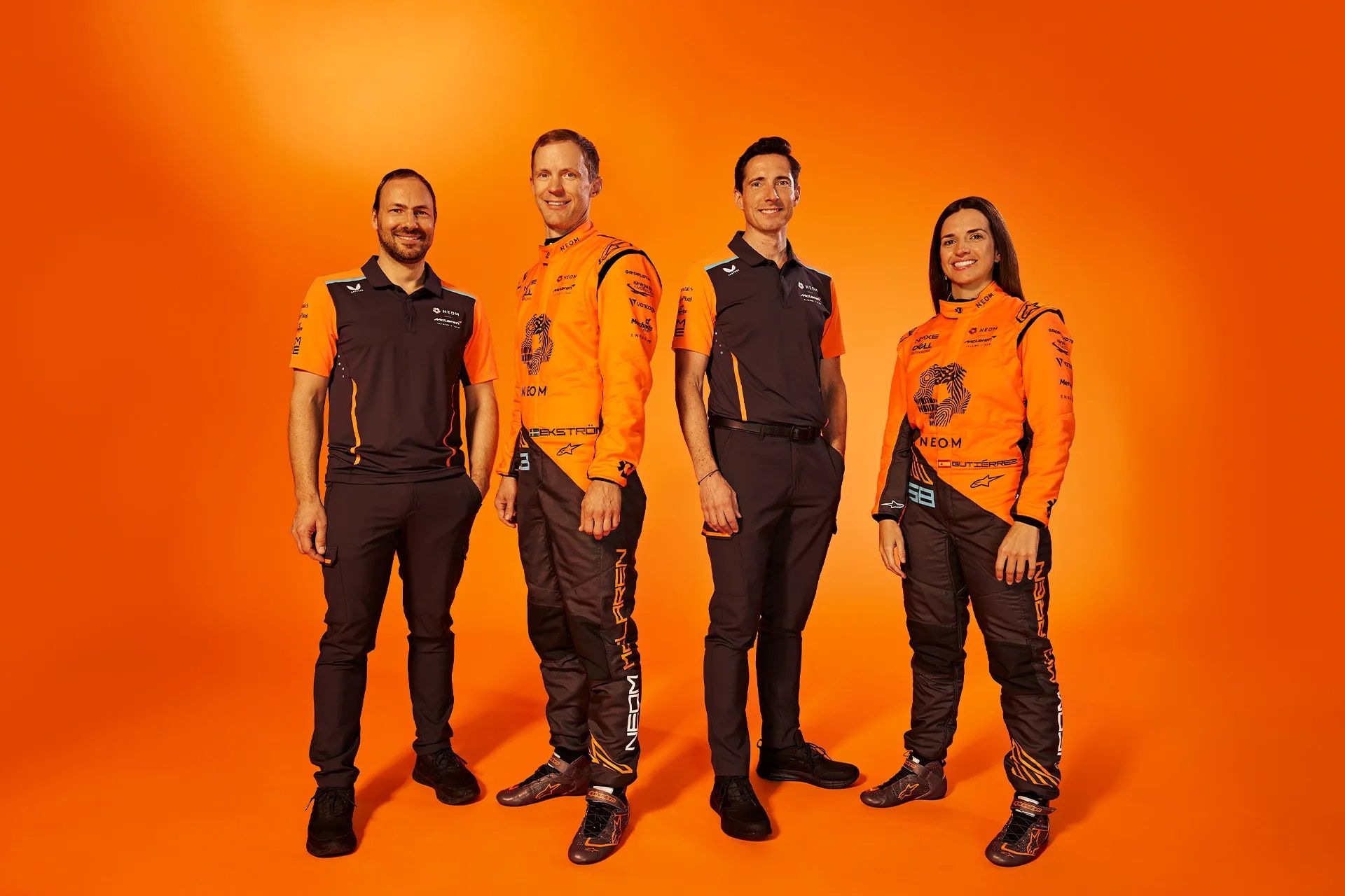 Cristina Gutiérrez, junto a otros integrantes del equipo McLaren..