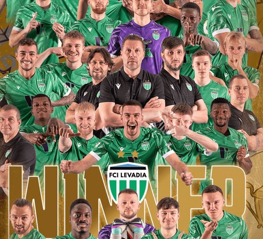 Curro Torres entrenador del Levadia campeón