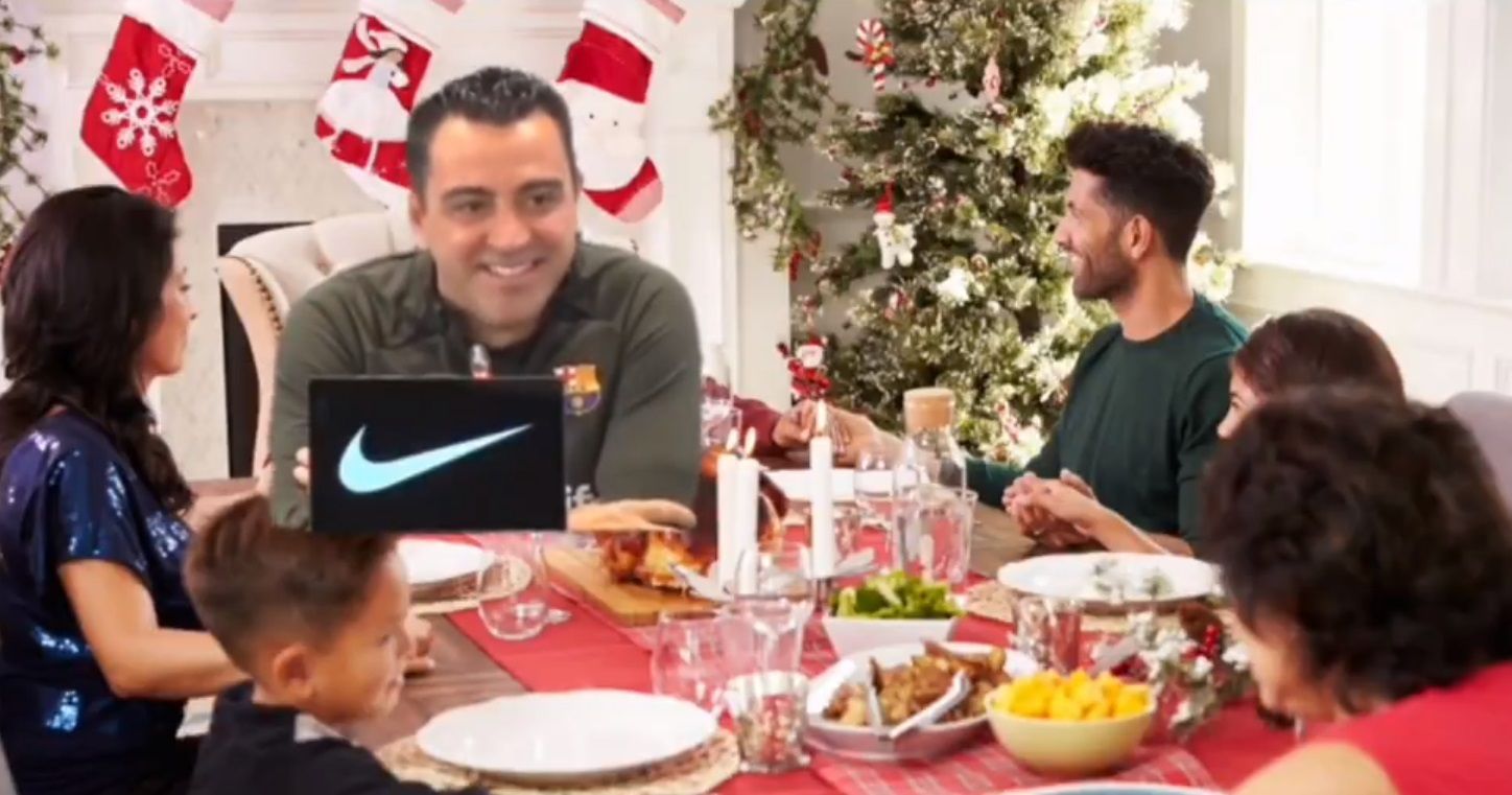 Xavi, uno más en la cena de Navidad.