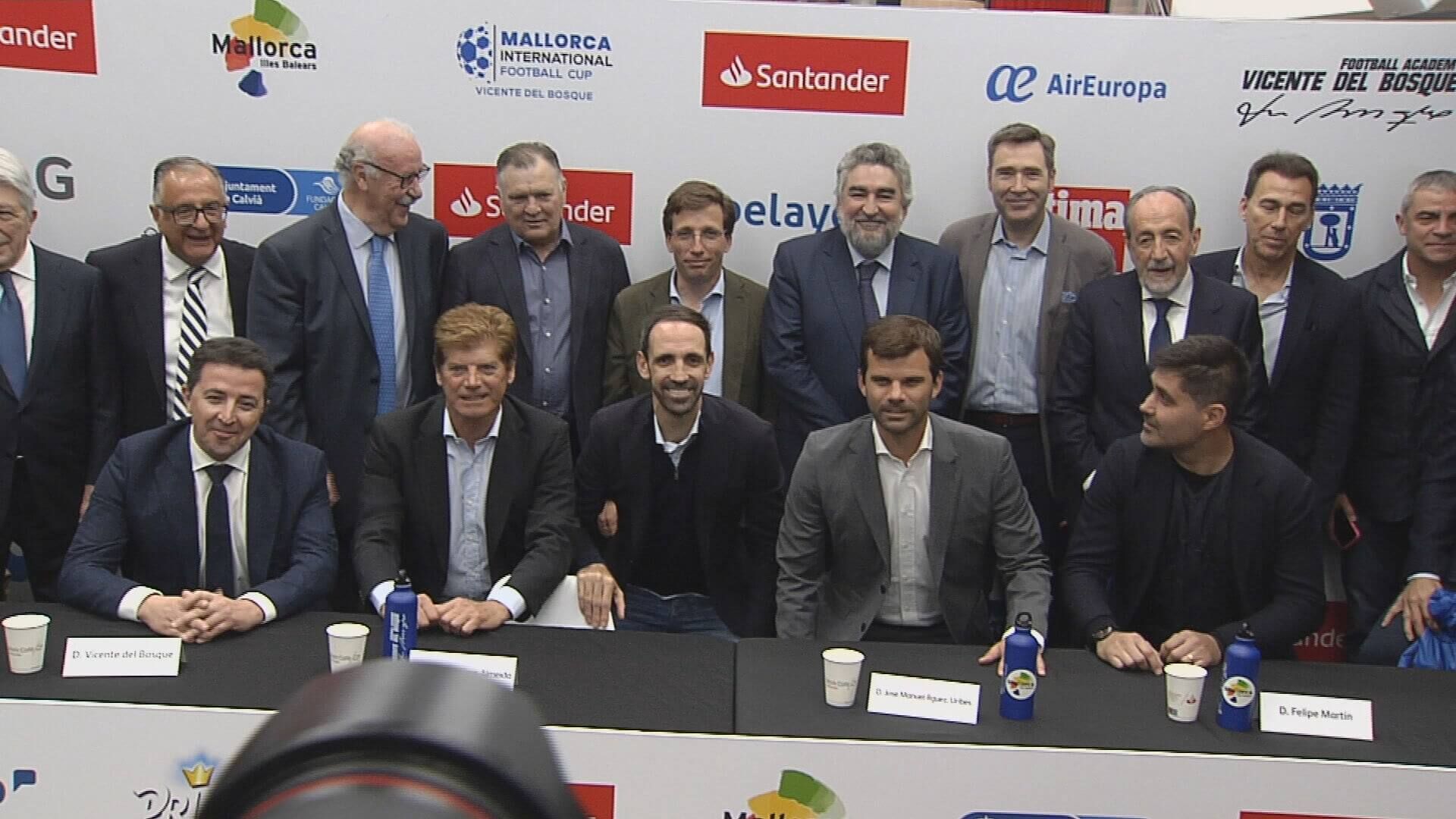  Los asistentes al acto de inauguración del Campus de Del Bosque