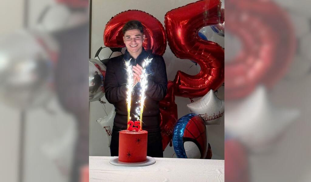  Julián Álvarez celebrando su 25º cumpleaños