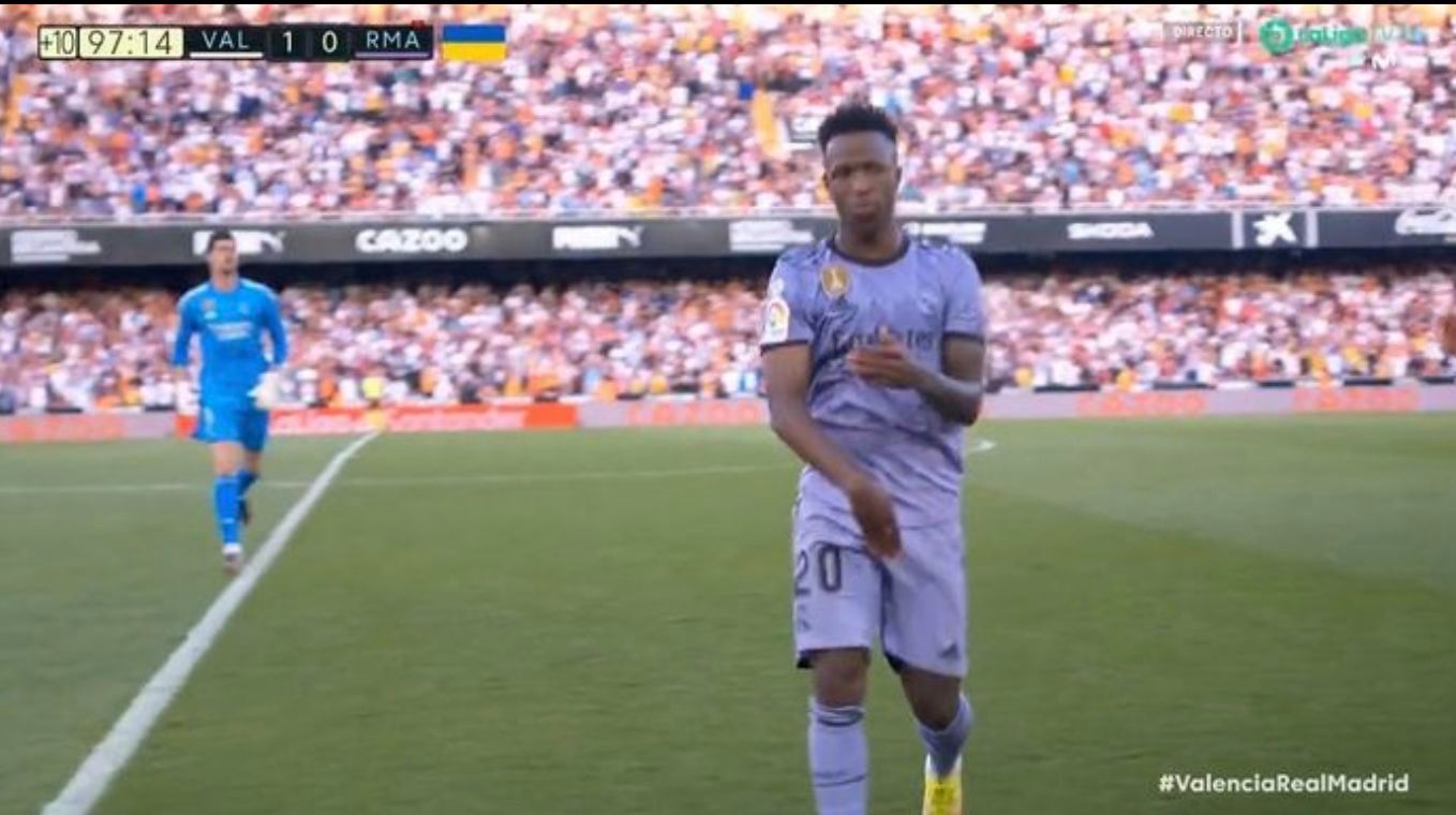 El gesto de Vinícius en Mestalla.