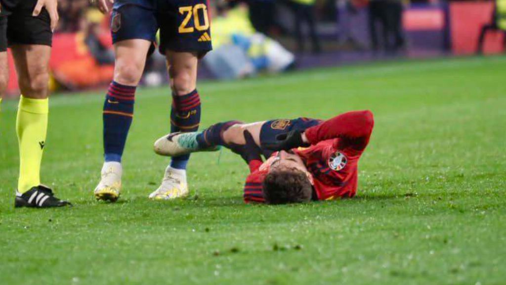  El momento en el que Gavi se lesiona (Cordon Press)