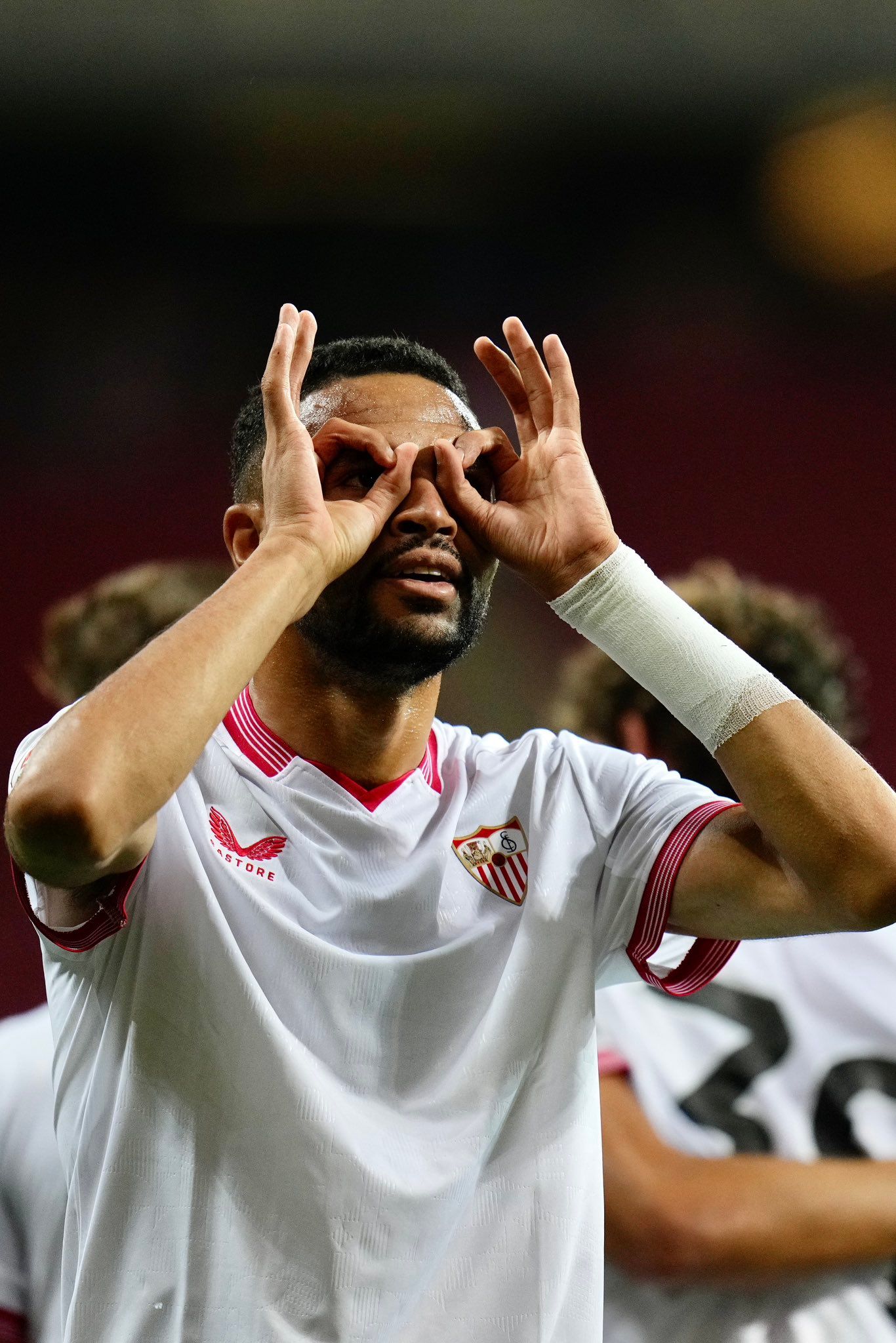  En-Nesyri celebra su gol al Betis