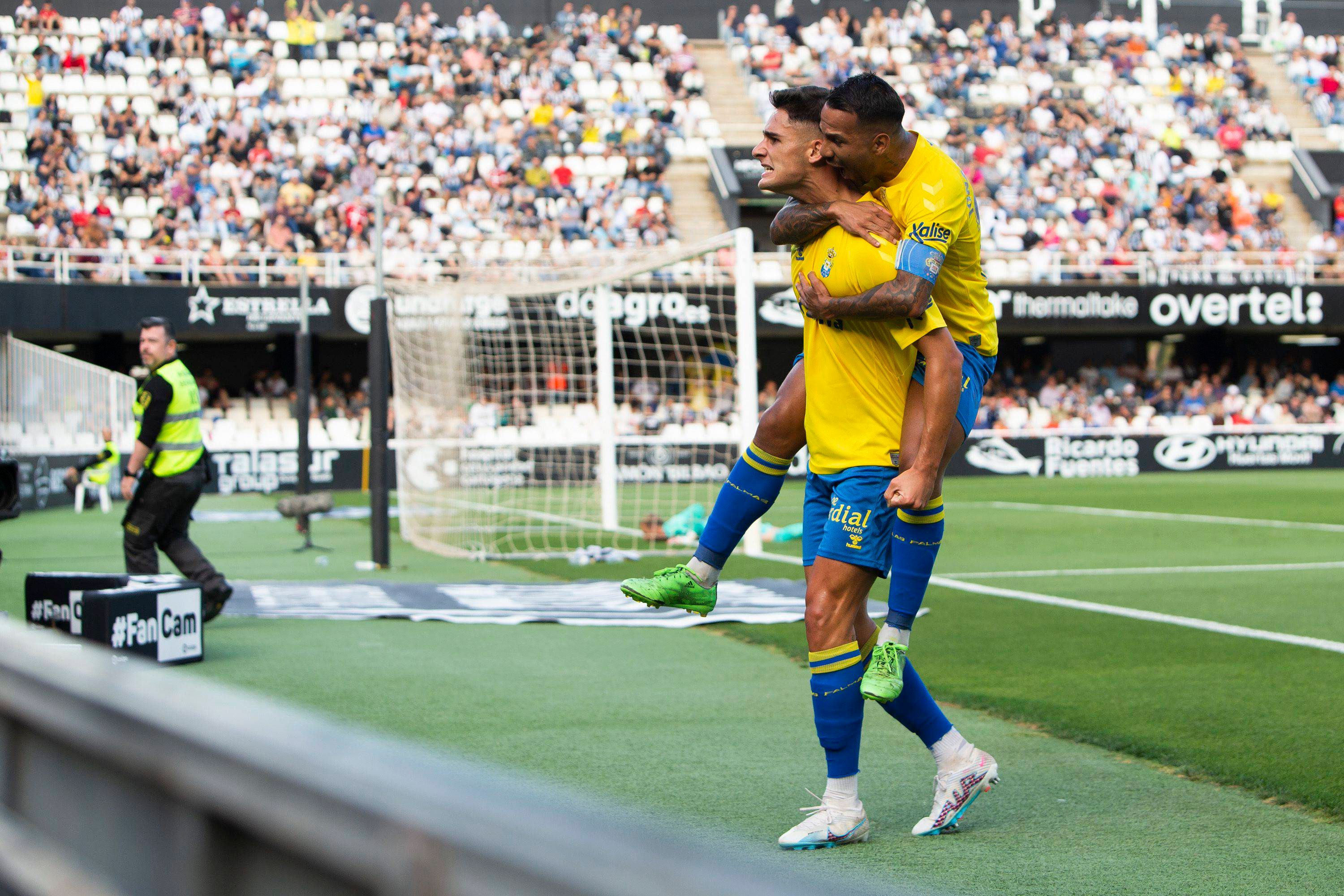  Enzo Loiodice celebra su gol frente al Cartagena