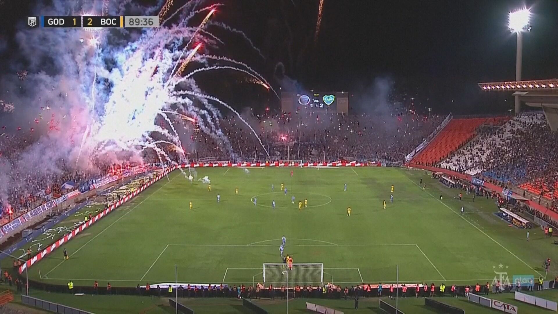  Espectacular despliegue de los hinchas del Godoy Cruz en Argentina