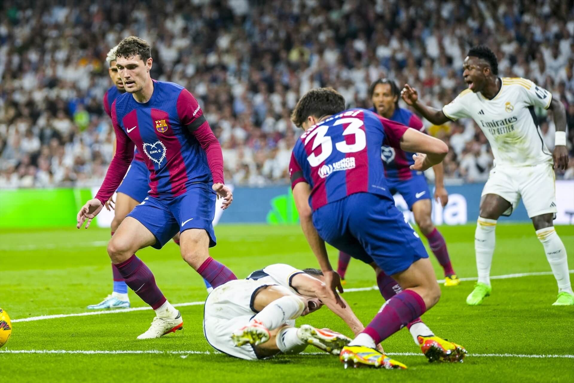  Pau Cubarsí, en el penalti a Lucas Vázquez