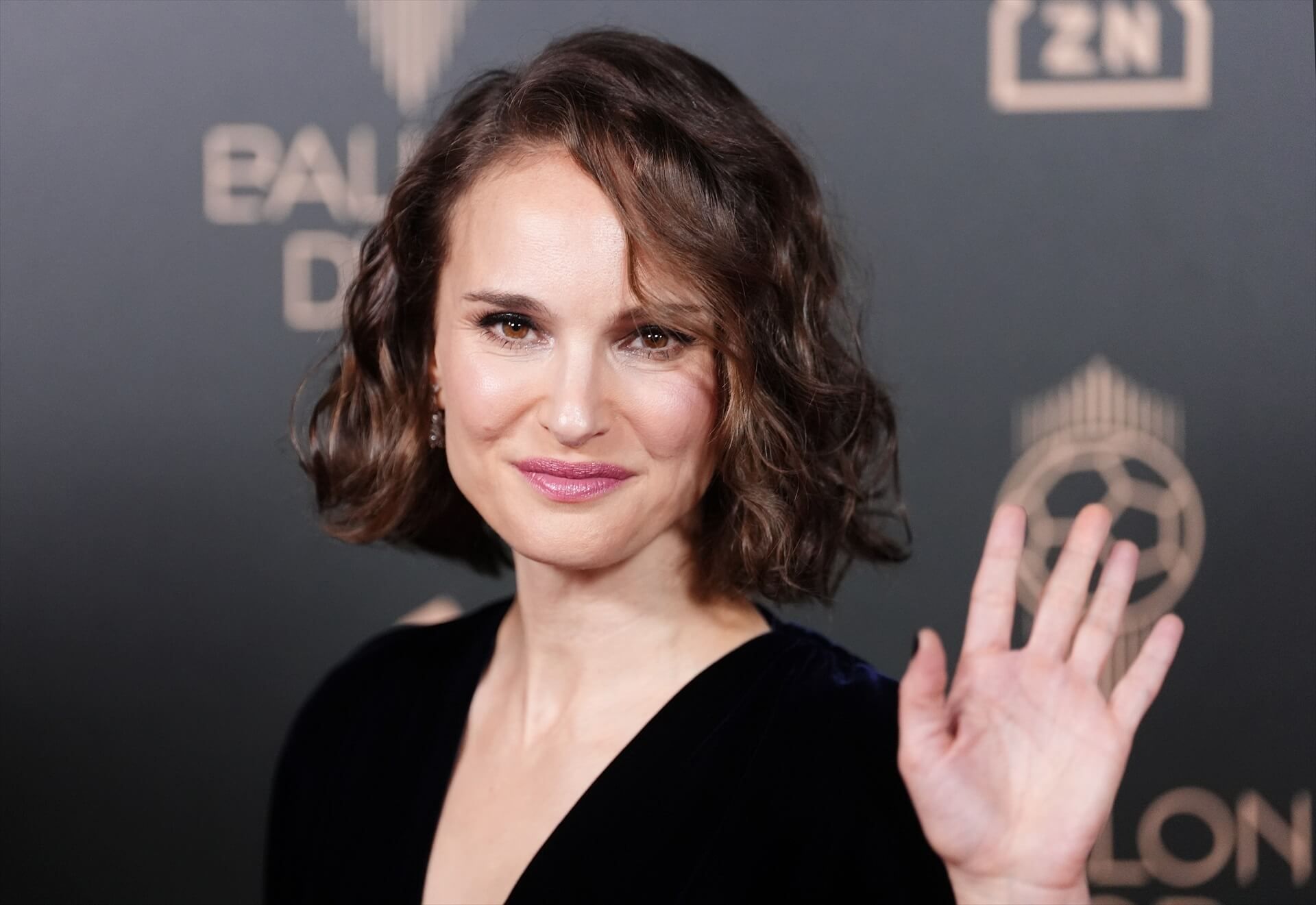 Natalie Portman en el Balón de Oro 2024