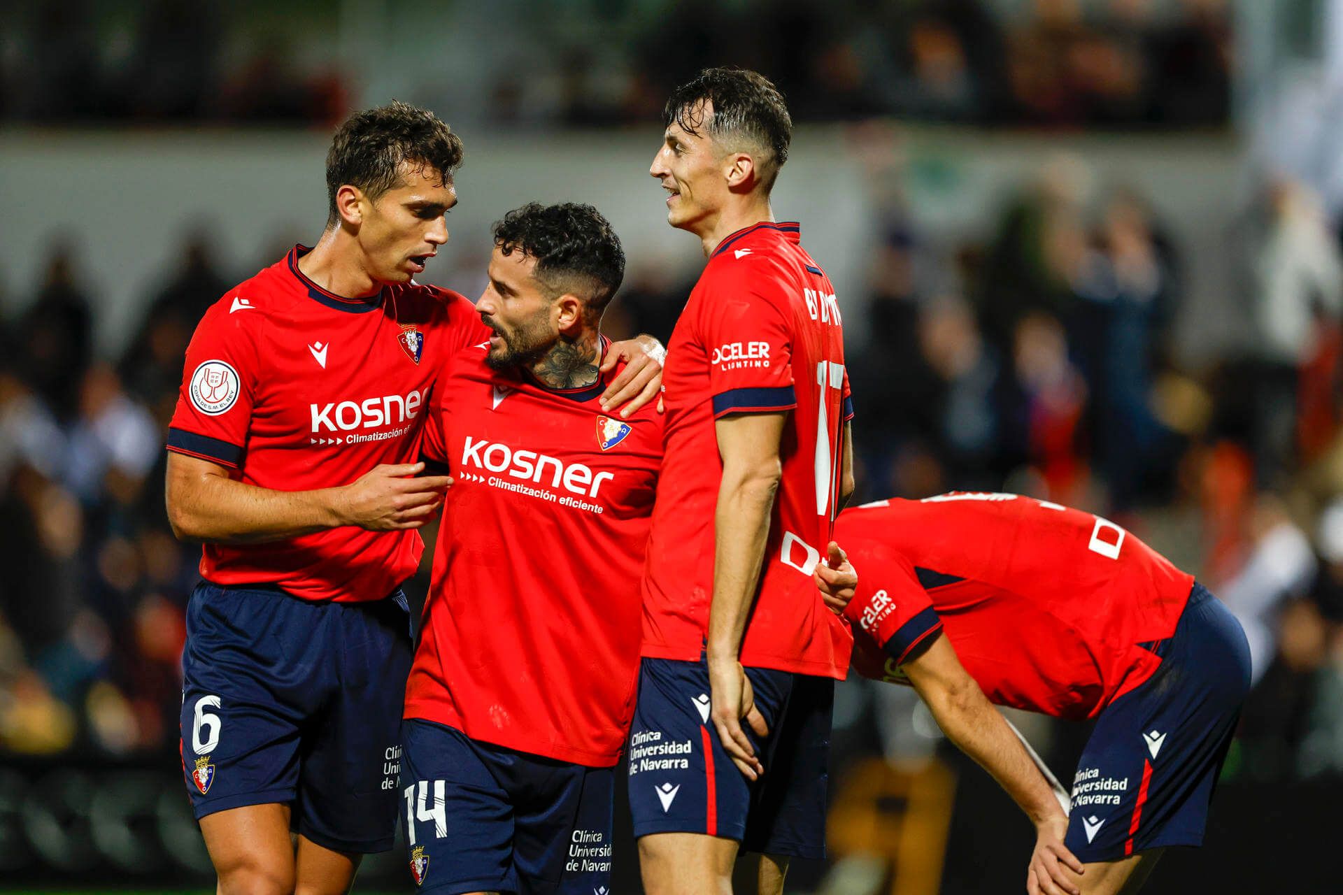  Los jugadores del Osasuna celebran el tercer gol, en propia puerta del Ceuta, en Copa del Rey