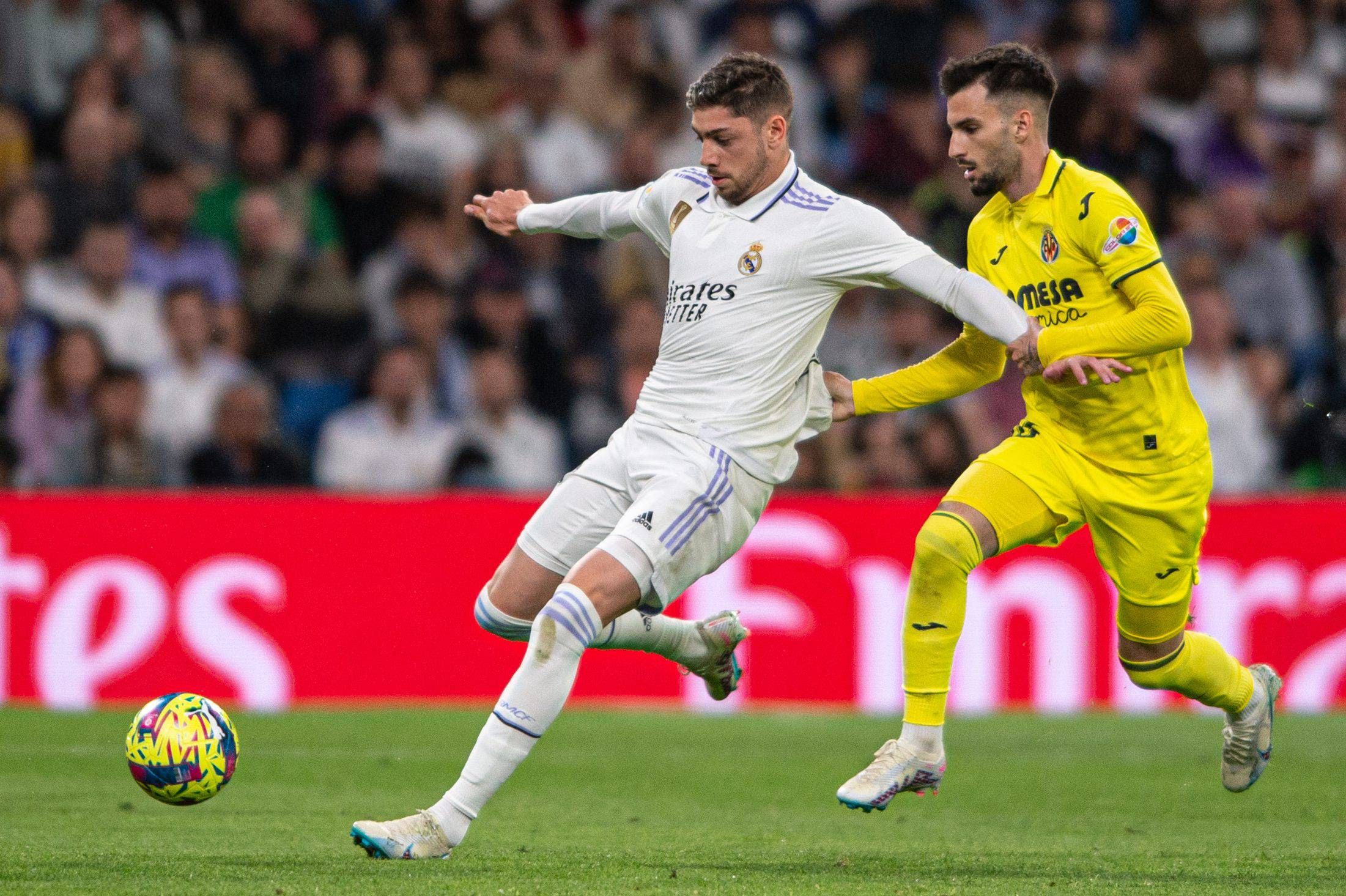  Fede Valverde y Álex Baena, en el Real Madrid-Villarreal.
