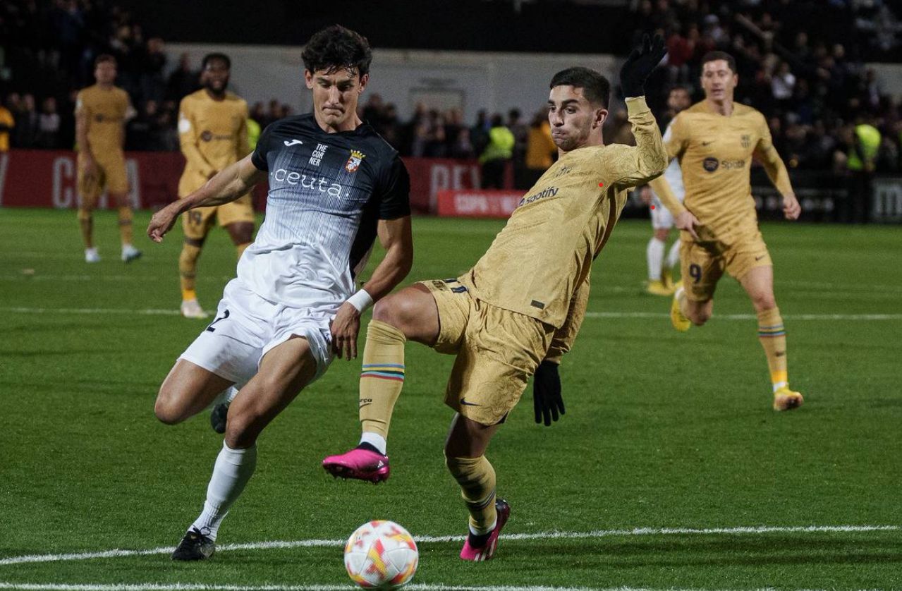  Ferran Torres, en una jugada del Ceuta-Barcelona de Copa del Rey (FOTO: FC Barcelona).