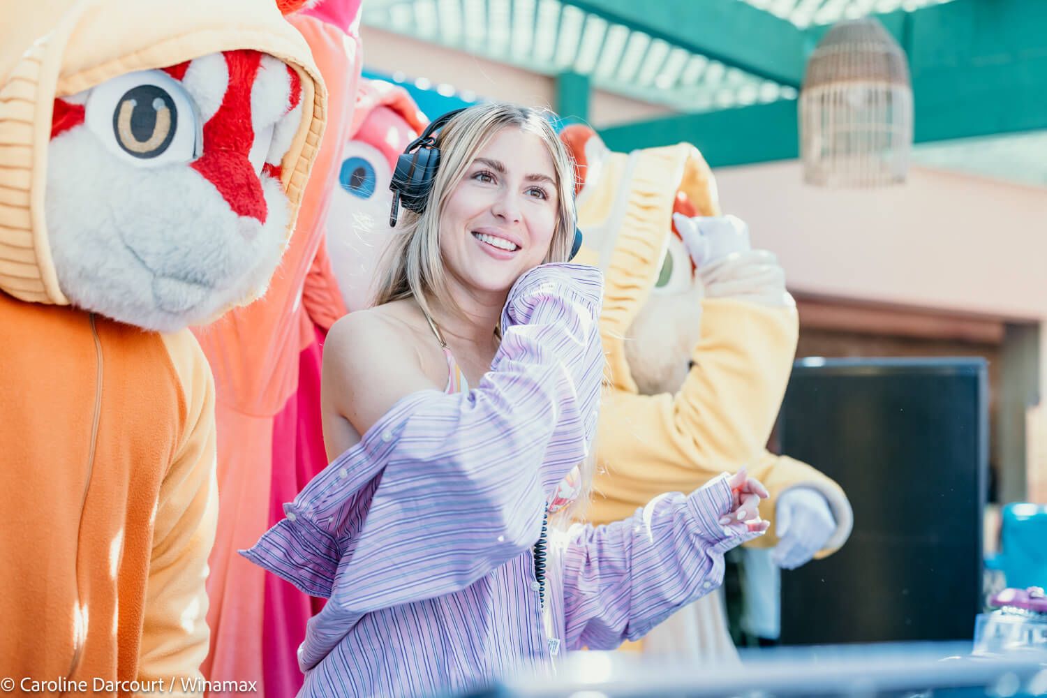 Fiesta en la piscina con DJ