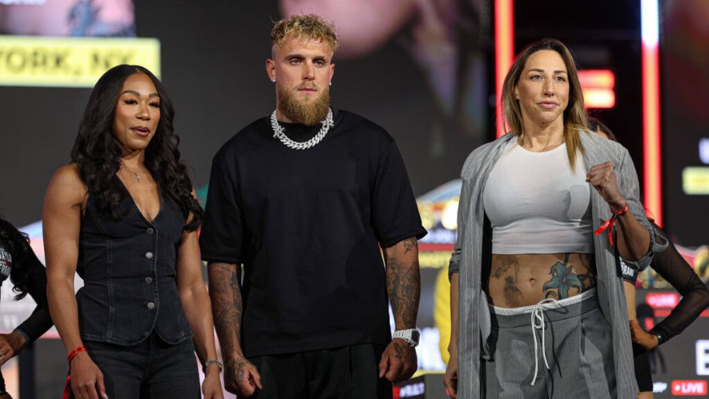  Jennifer Miranda y Alycia Baumgardner en la presentación de su combate en Nueva York ( Cordon Press).