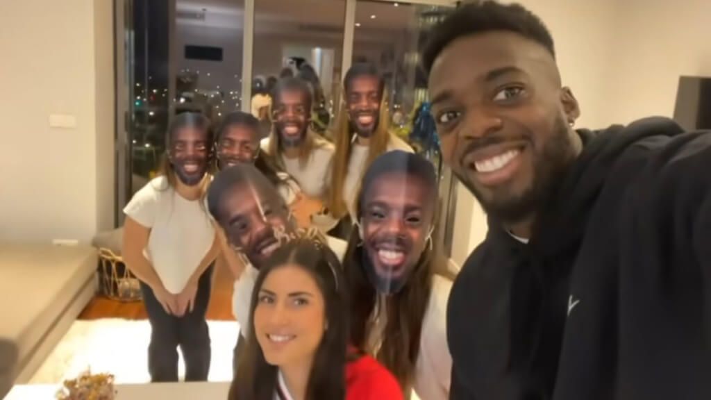 Iñaki Williams junto a las amigas de su novia, Patricia Morales