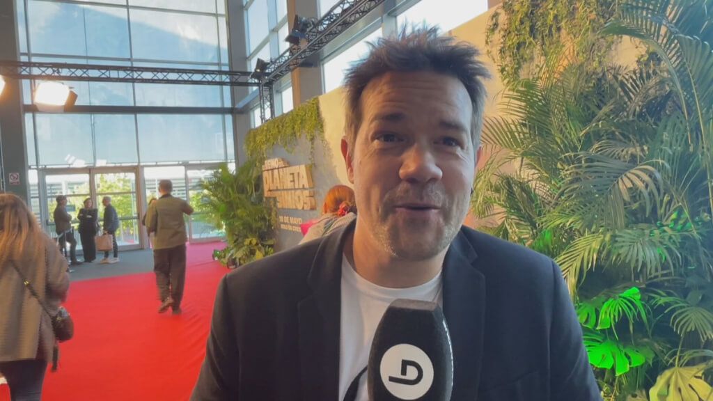 Juan Dávila atiende a ElDesmarque en una Premiere