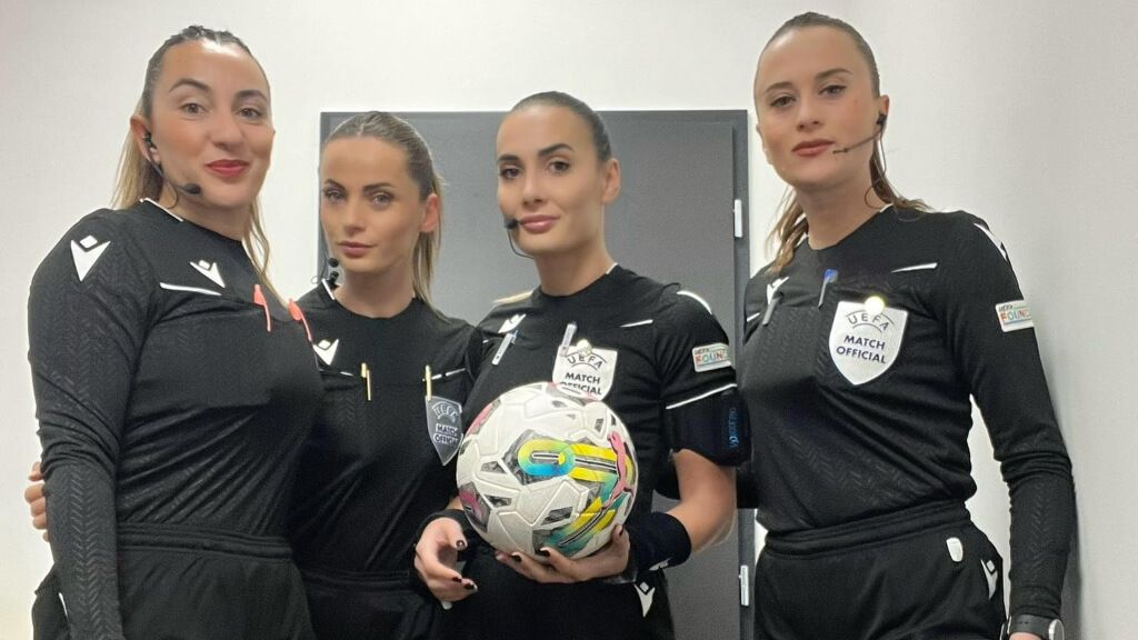  Emanuela Rusta junto a su equipo arbitral en Champions (Redes Sociales)