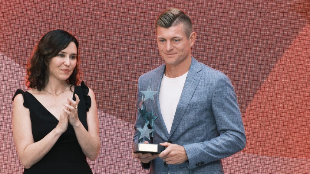 Toni Kroos recibiendo el Premio Siete Estrellas de la Comunidad de Madrid (Cordon Press)