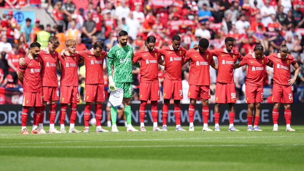  El minuto de silencio del Liverpool por Diogo Jota (Cordon Press)