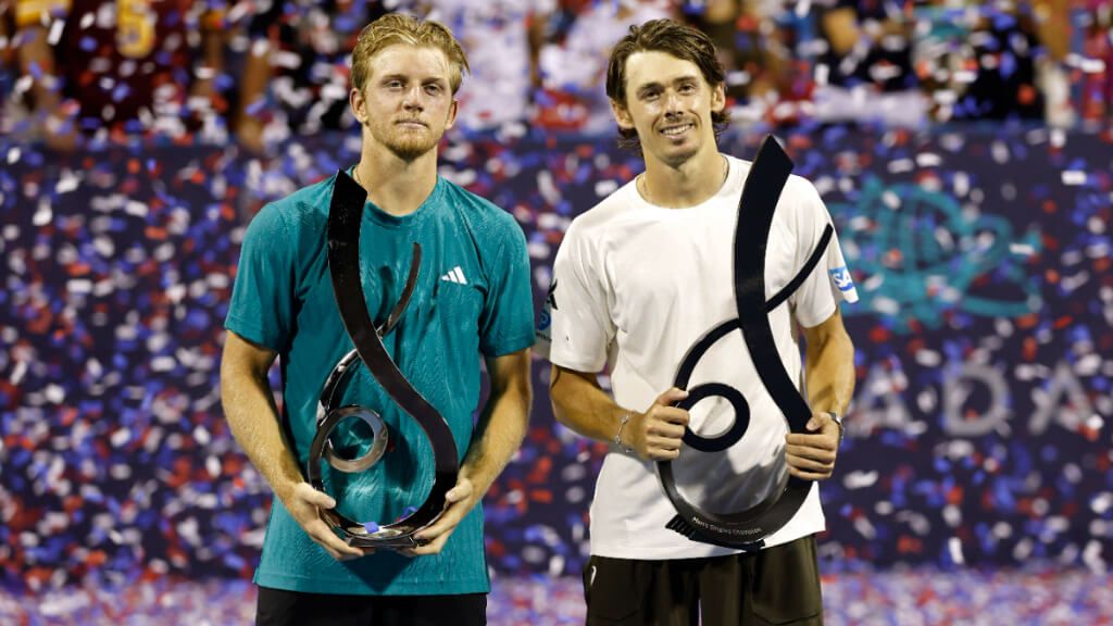  Davidovich y Alex de Minaur con los trofeos del torneo de Washington (Cordon Press)