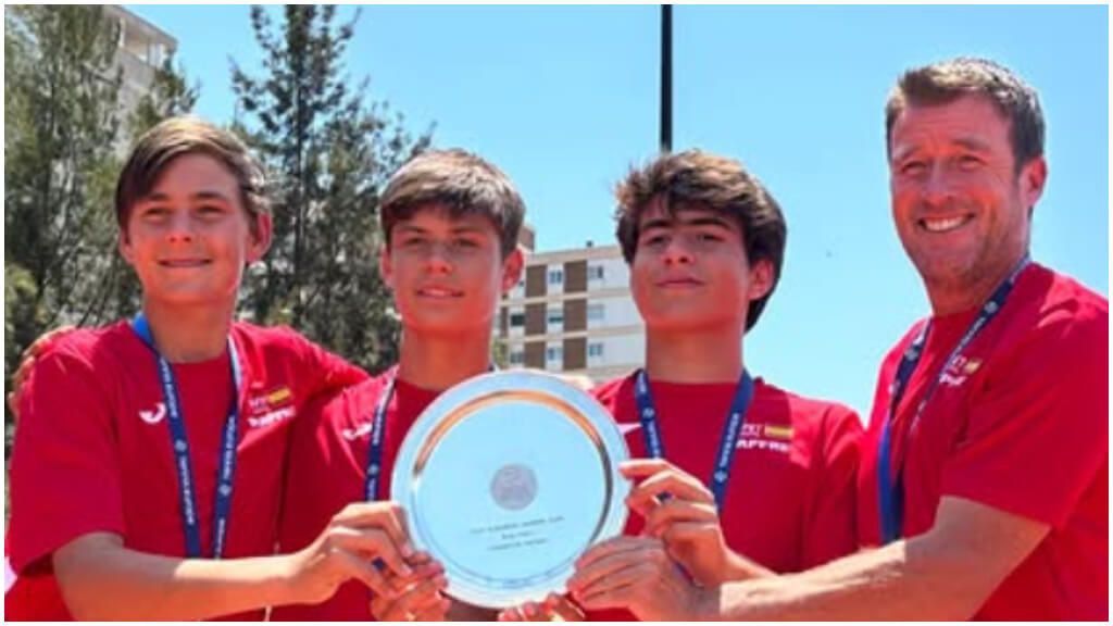  Jaime Alcaraz viaja para representar a España. (@rfeftenis)