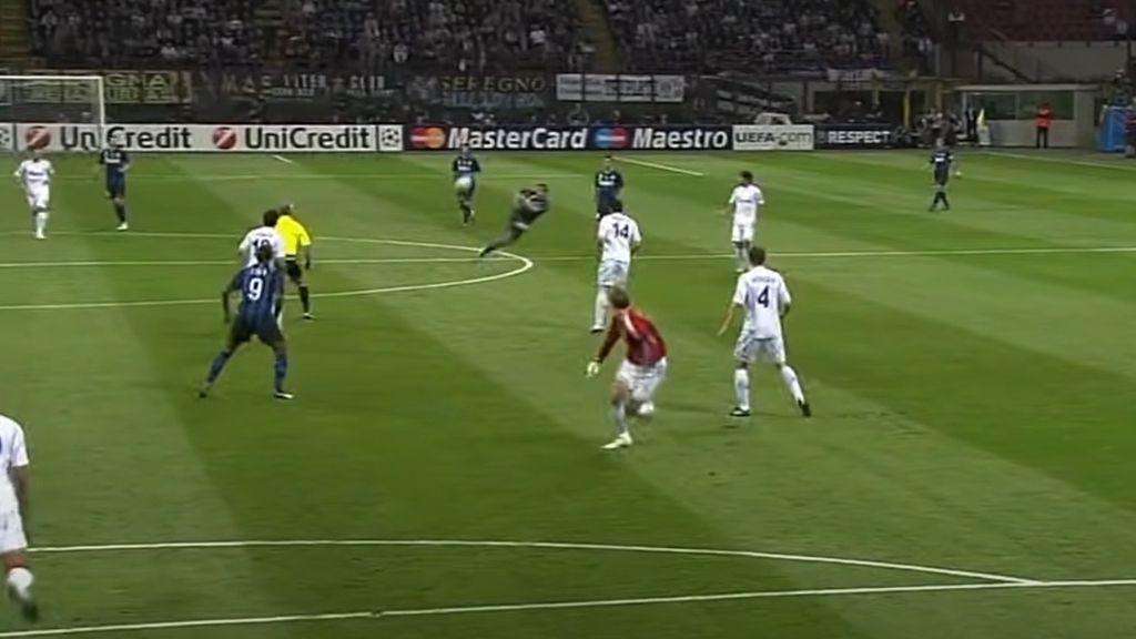  Desde ahí marcó Stankokvic su gol al Schalke 04.