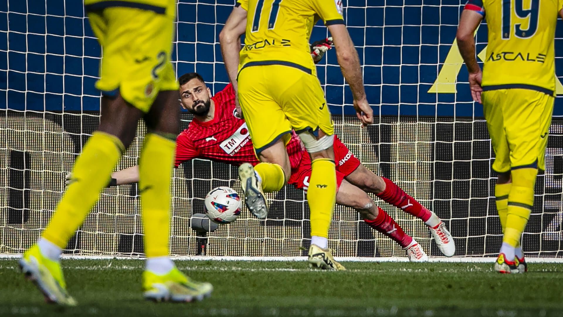  Giorgi Mamardashvili para el penalti.