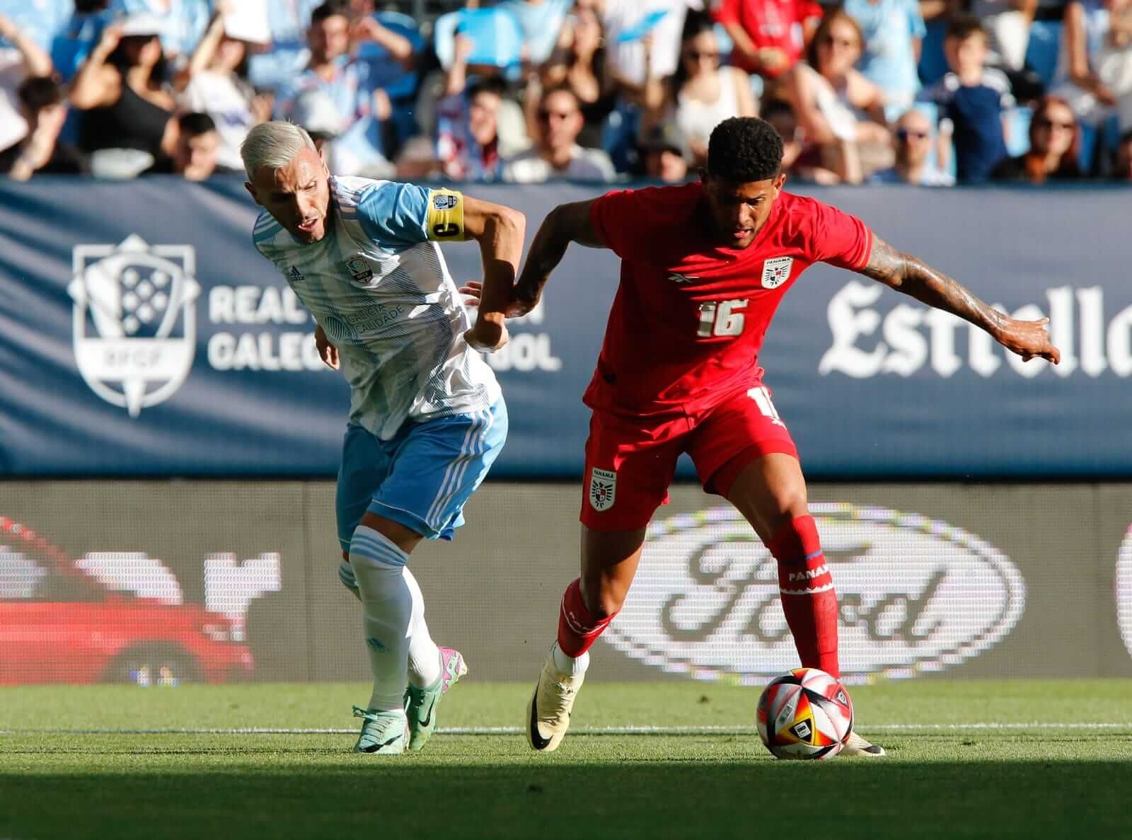 Lucas Pérez con Galicia.