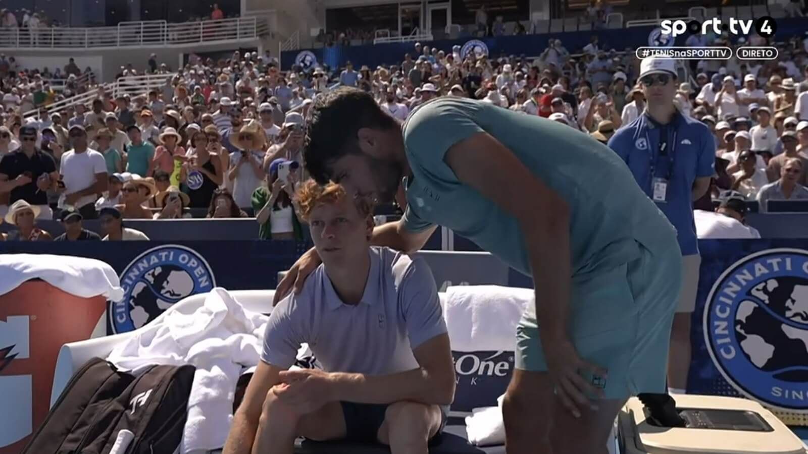  Carlos Alcaraz se preocupa por Sinner. Foto: Sport TV 4