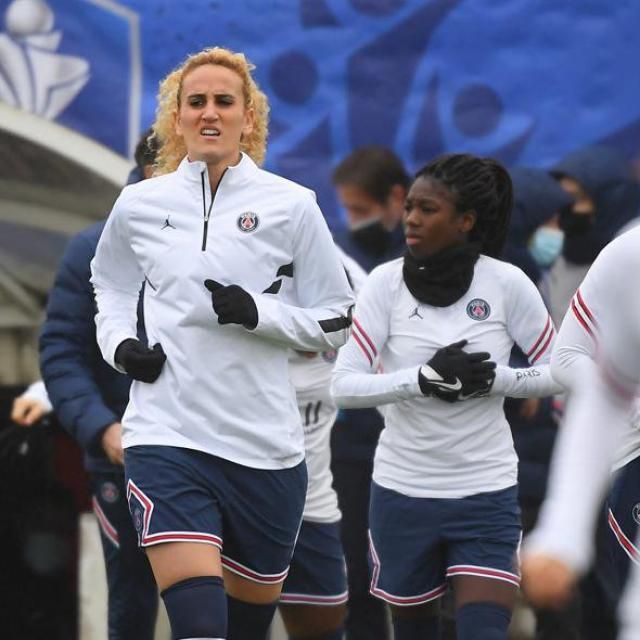  Hamraoui junto a sus compañeras del PSG (Twitter))