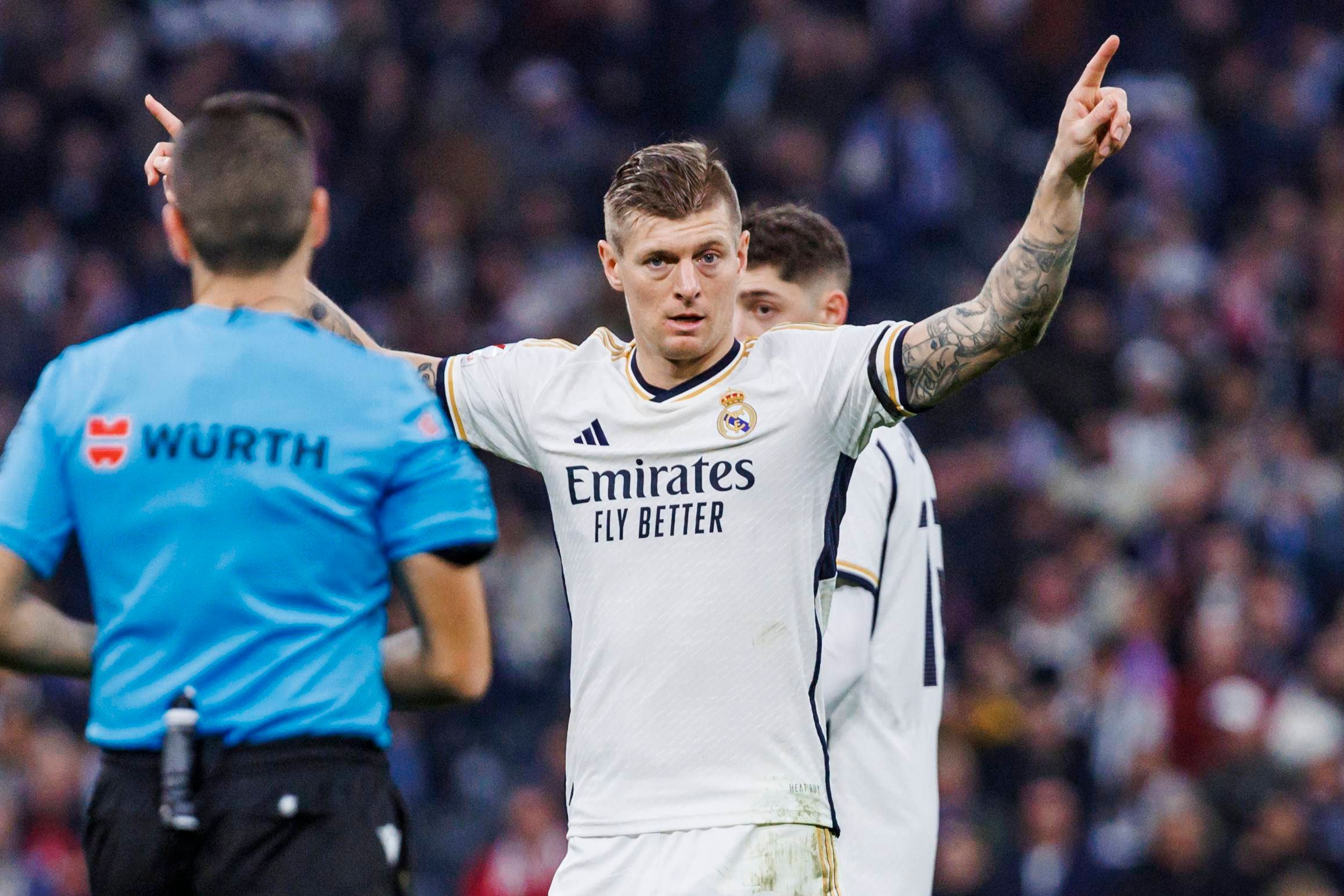 Hernández Maeso y Toni Kross durante el partido Real Madrid - Almería