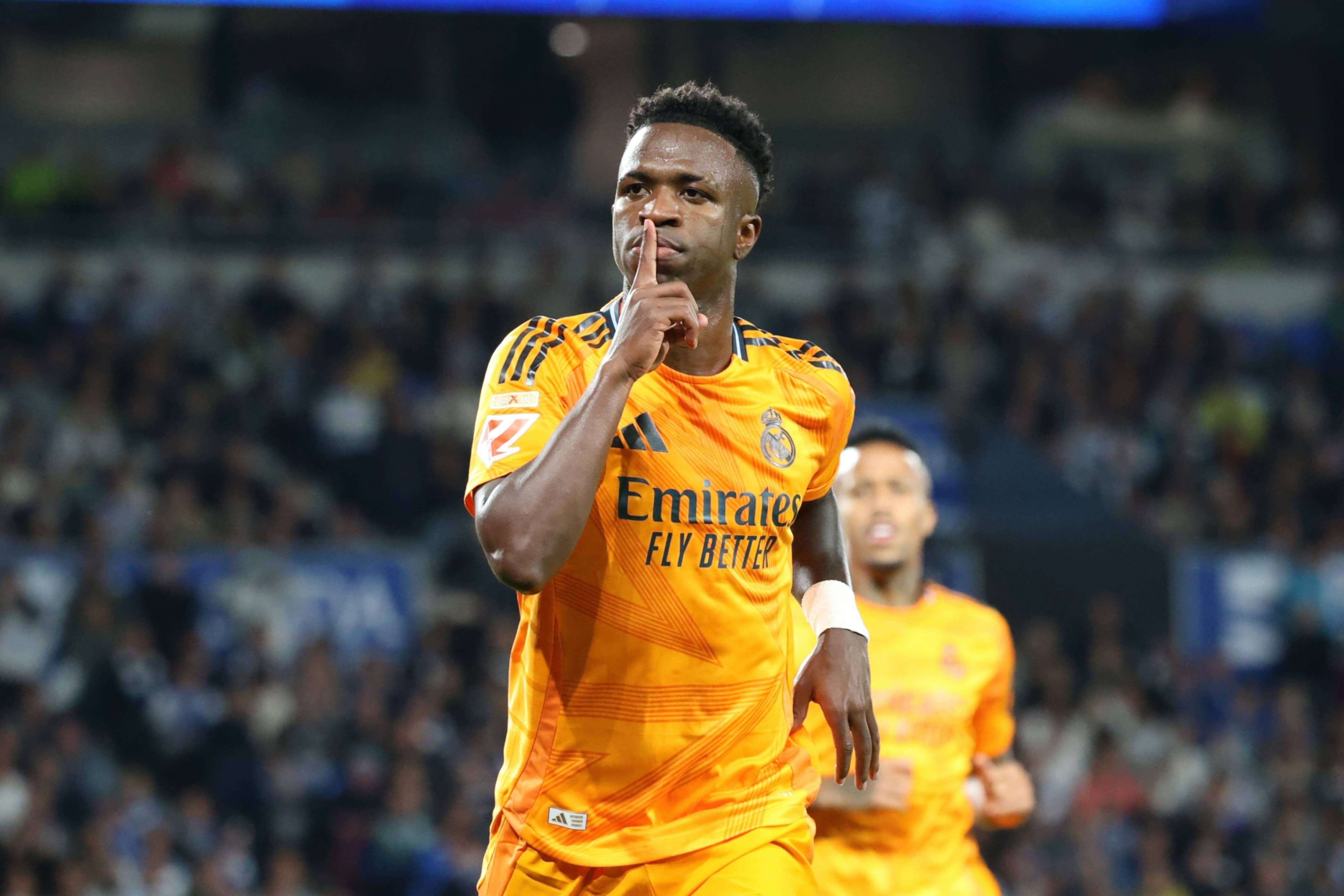  Vinicius mandando callar a la afición de la Real Sociedad (Cordon Press)