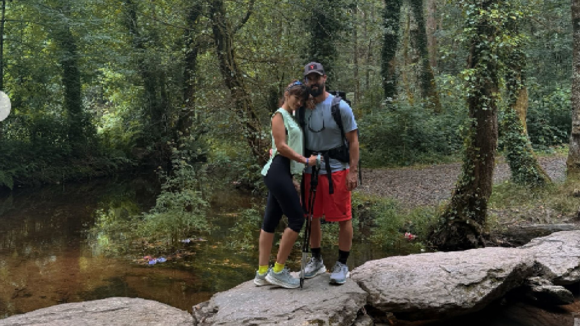Isco Alarcón y Sara Sálamo, en el Camino de Santiago.