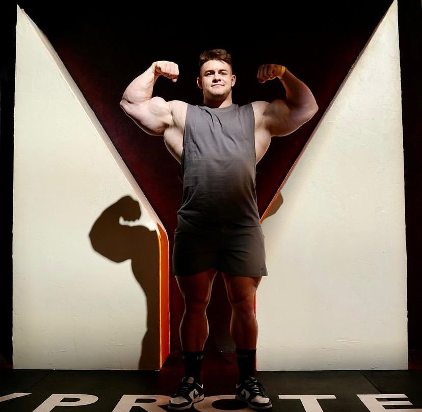  Joan Pradells posa en una colaboración con una marca (@joanpradells)