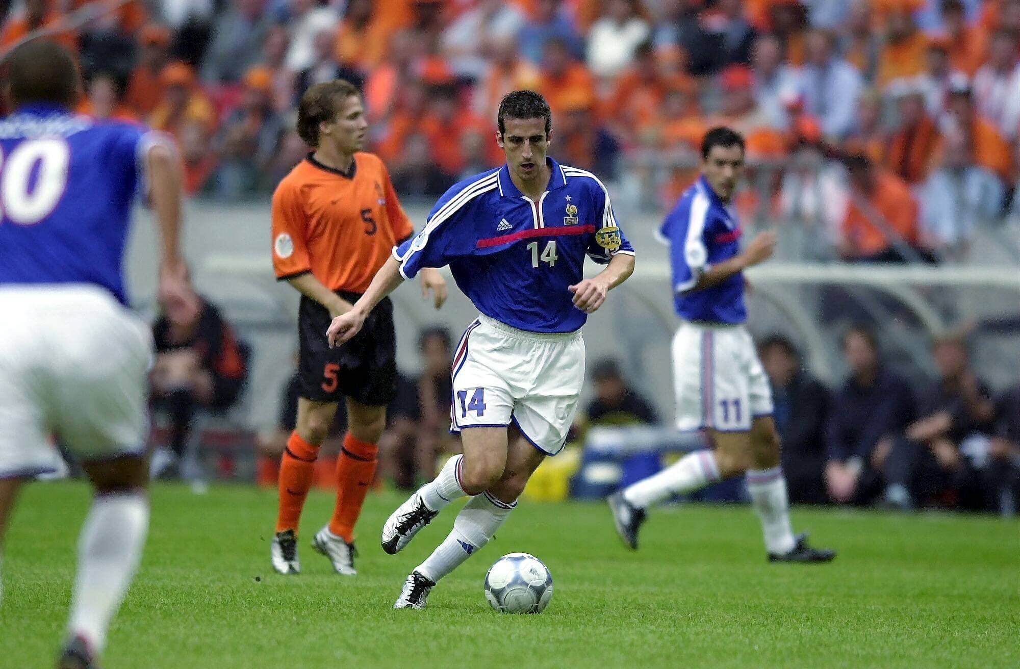  Johan Micoud, durante el Países Bajos-Francia de la Eurocopa 2000.