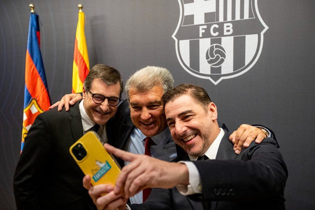  Jordi Roca haciéndose una foto con Laporta (@jordirocasan)