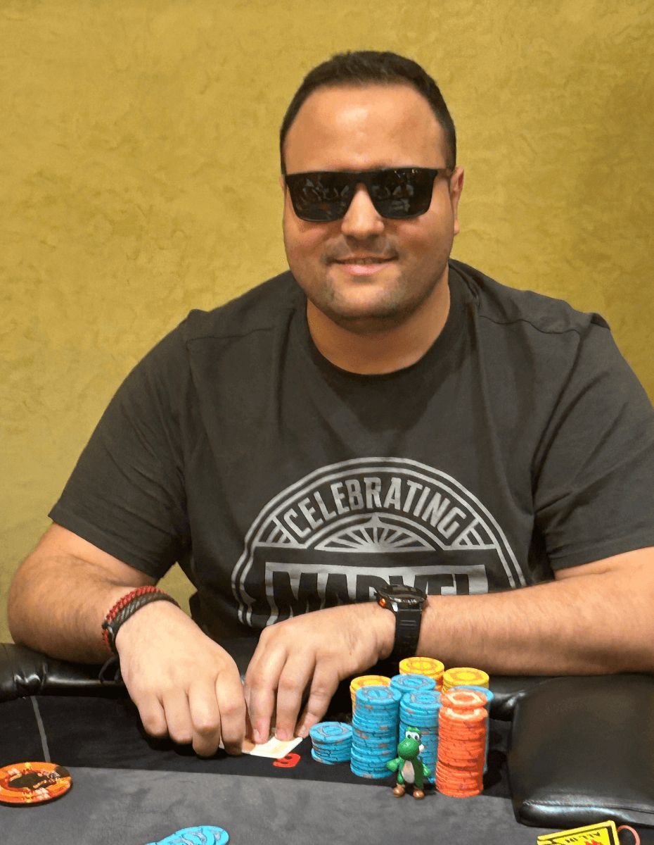  José María Lozano con su muñeco Yosi