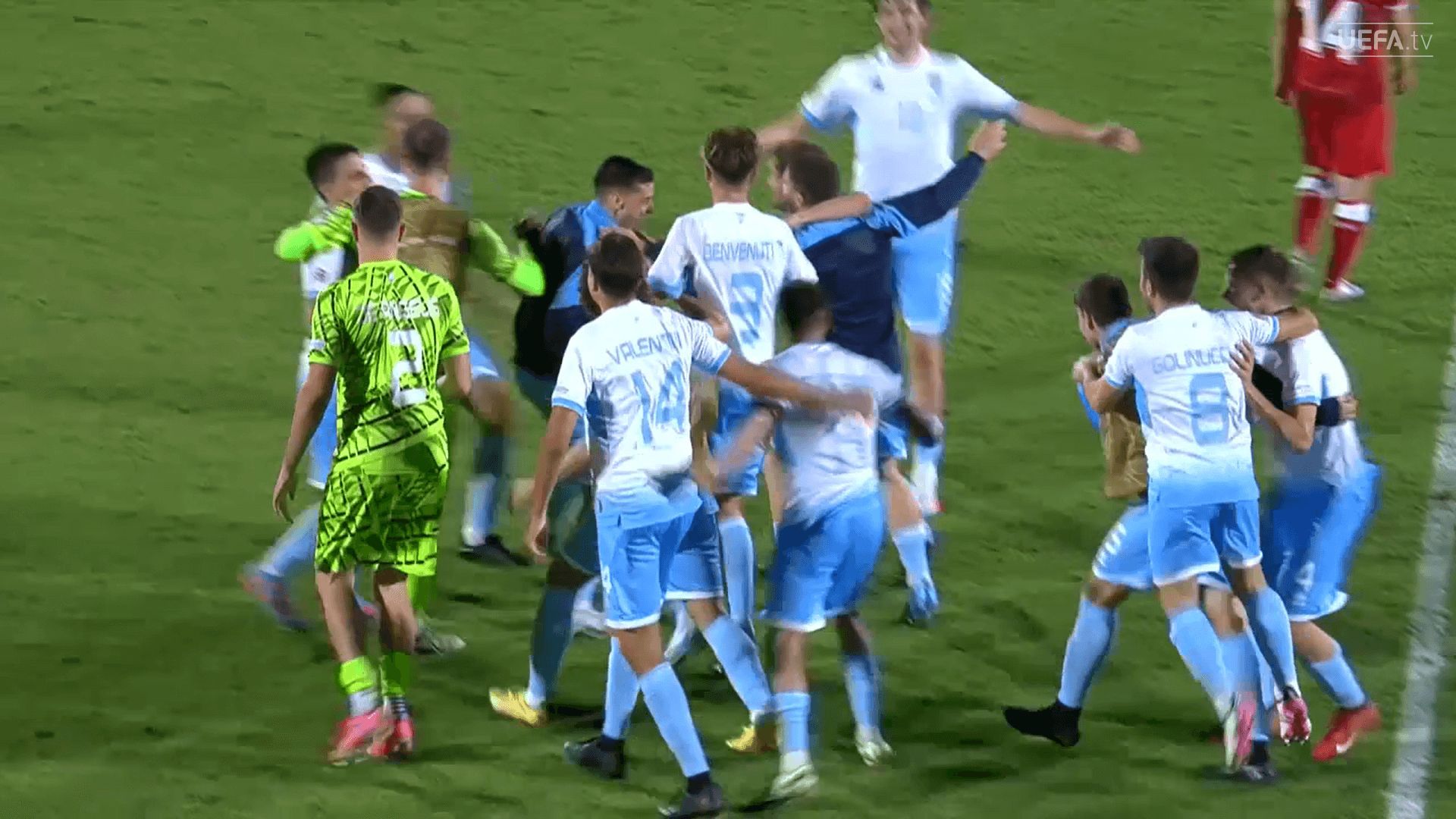  Jugadores de San Marino, eufóricos tras ganar a Liechtenstein.