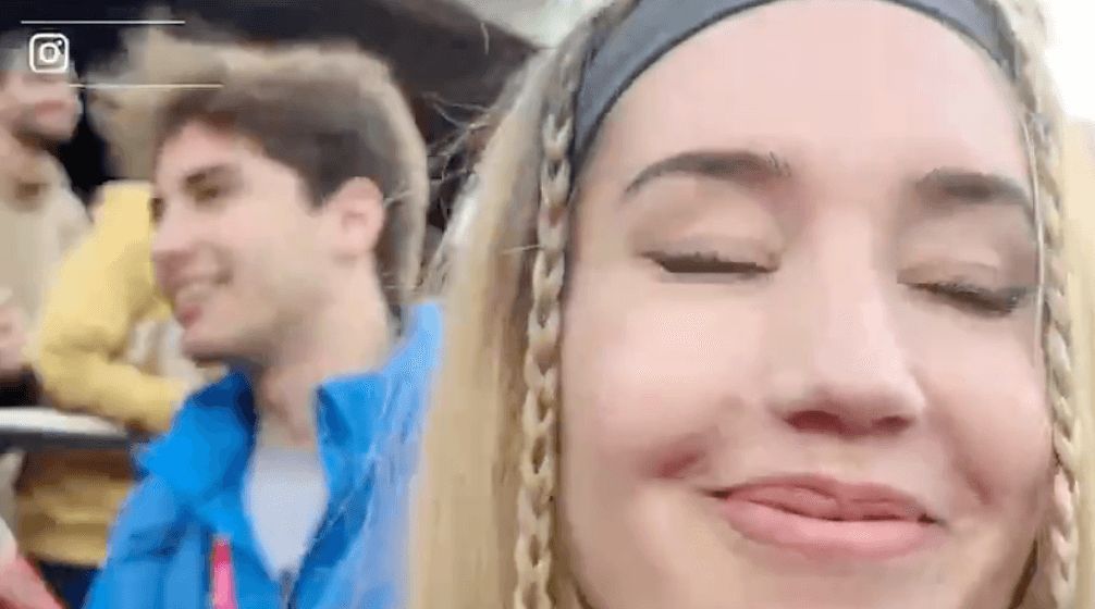  La cara de Lluna Clark tras el pelotazo.