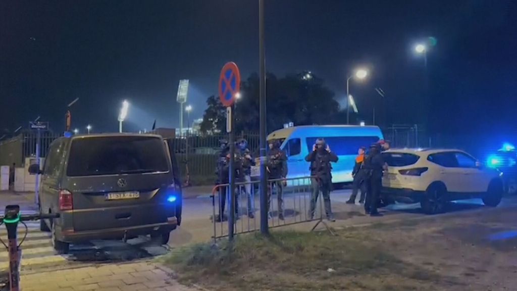  La policía en el lugar de los hechos del atentado en Bélgica. (Fuente: ASSOCIATED PRESS)