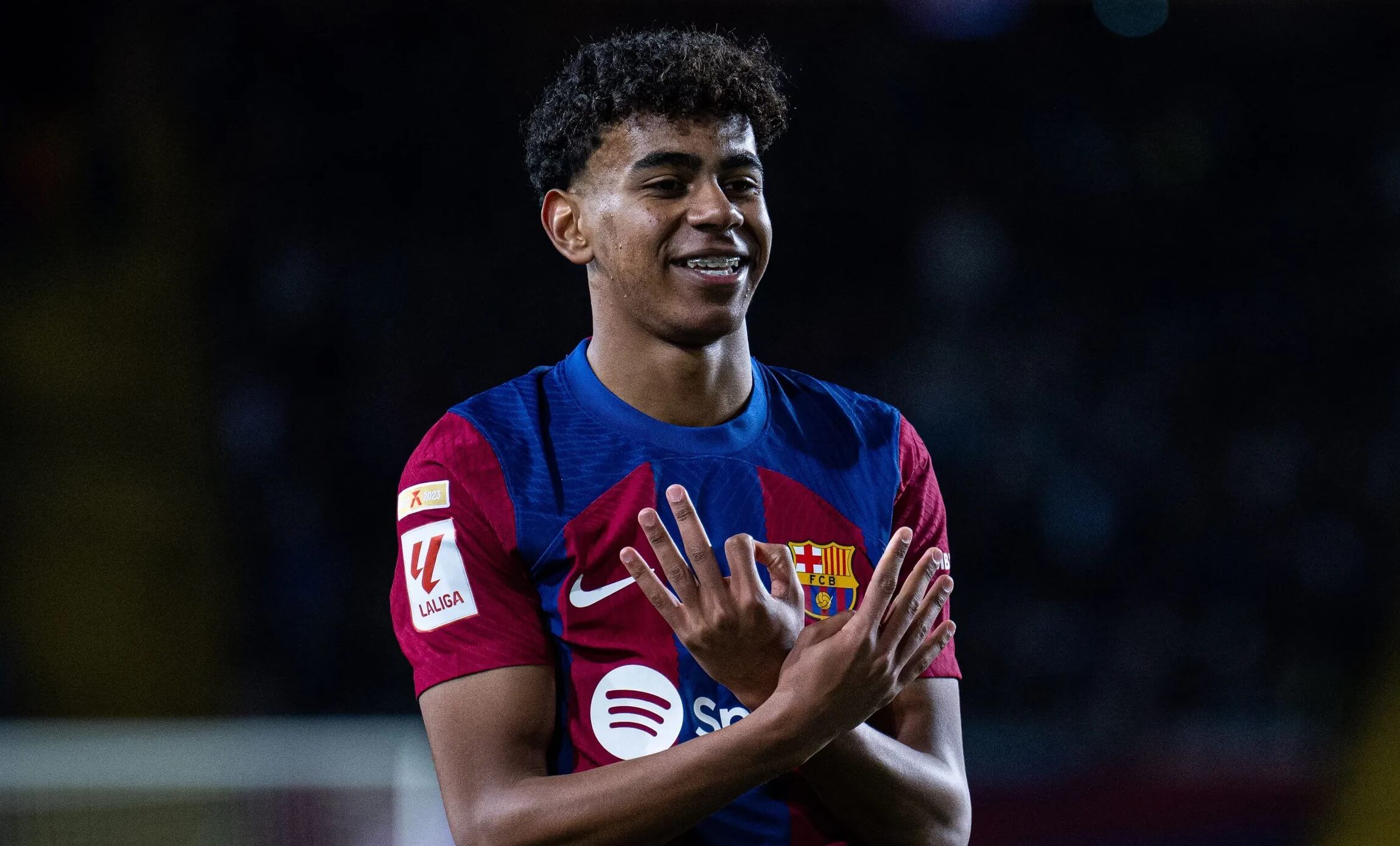  Lamine Yamal celebra un gol ante el Granada.