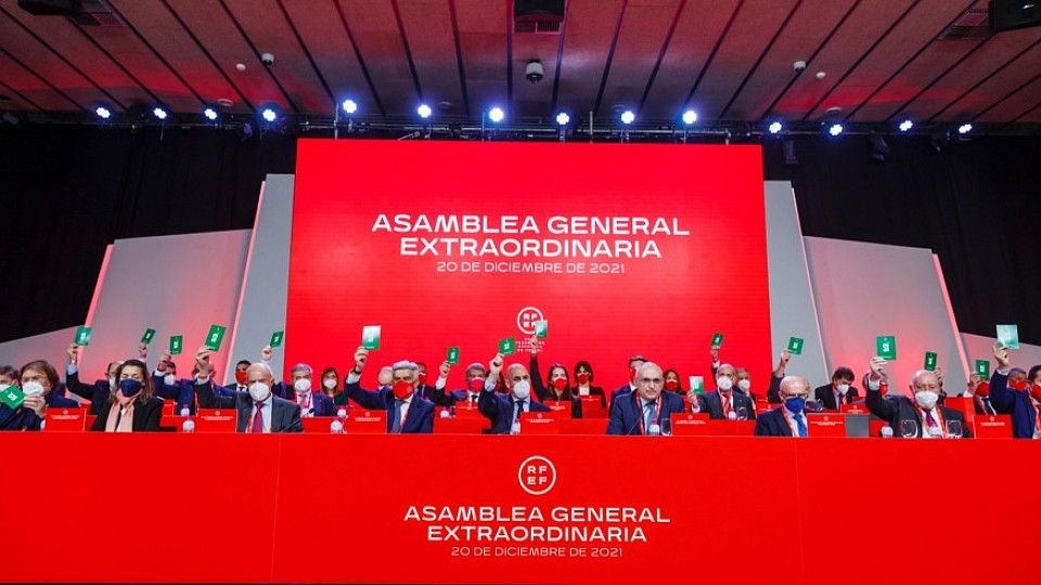  Los presidentes de las federaciones territoriales en una asamblea de la RFEF.