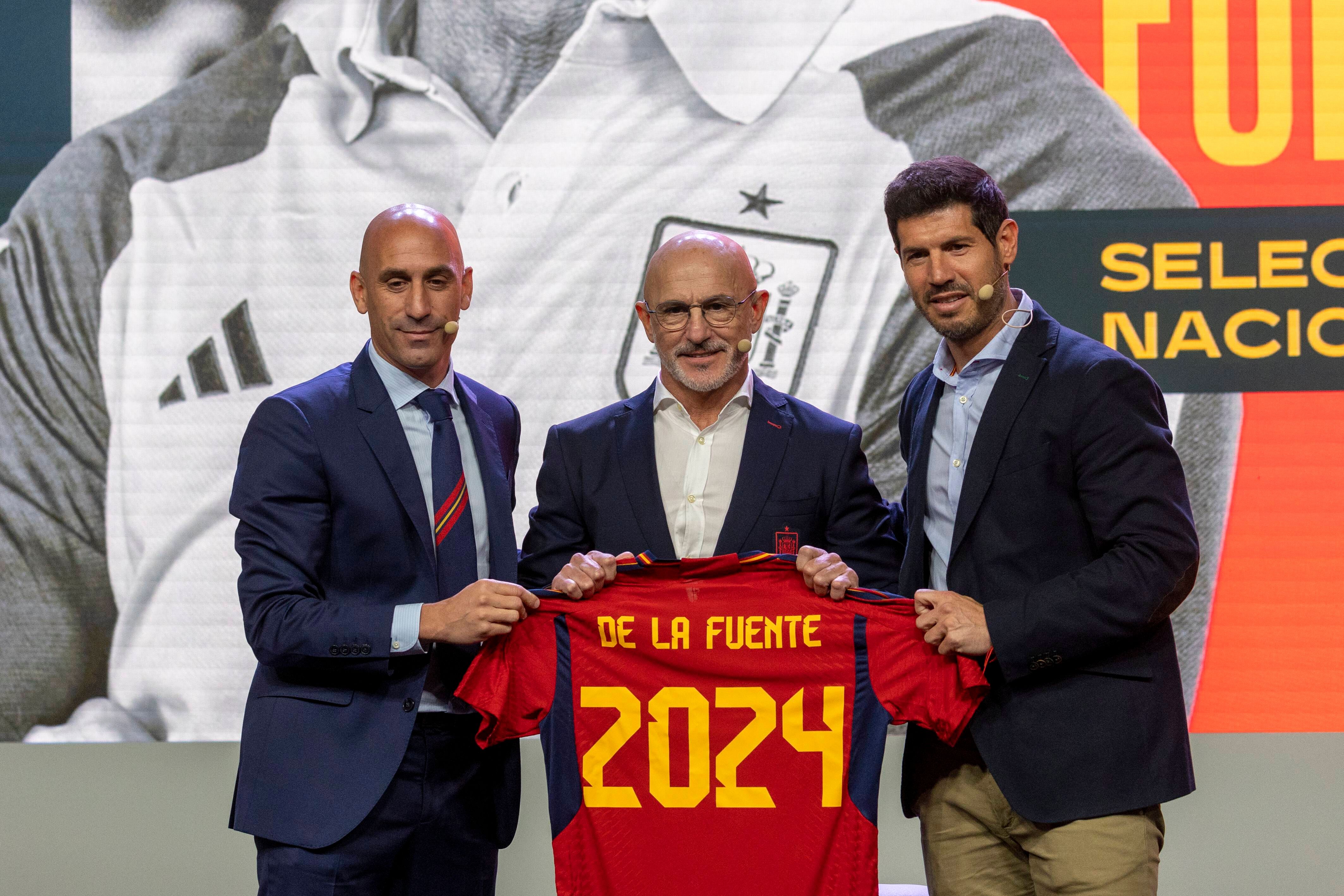  Luis Rubiales y Luque junto a De la Fuente en el acto de presentación como el nuevo seleccioonador