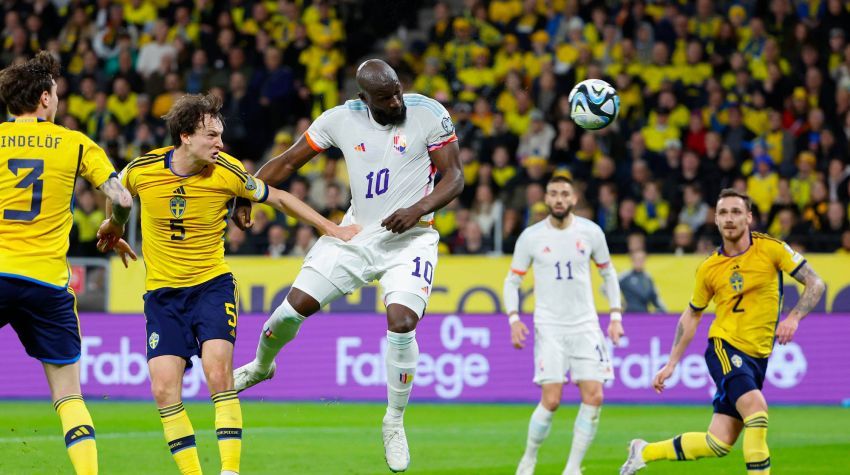  Lukaku cabecea en el Bélgica-Suecia. Fuente: rbfa.be