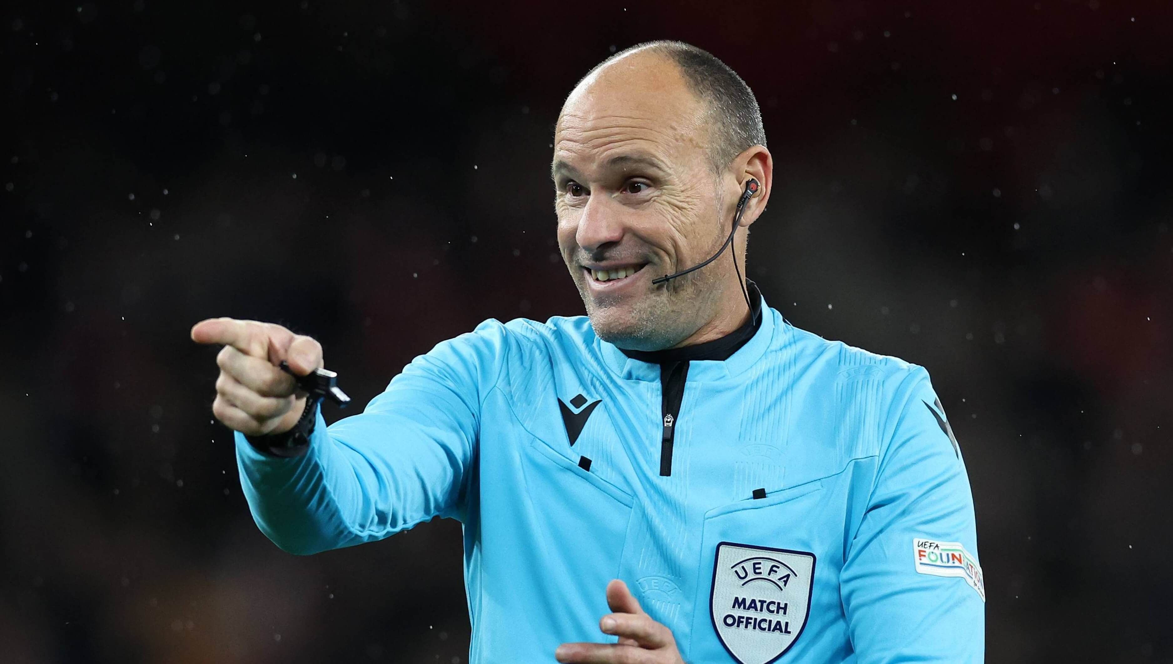  Mateu Lahoz, durante un partido.