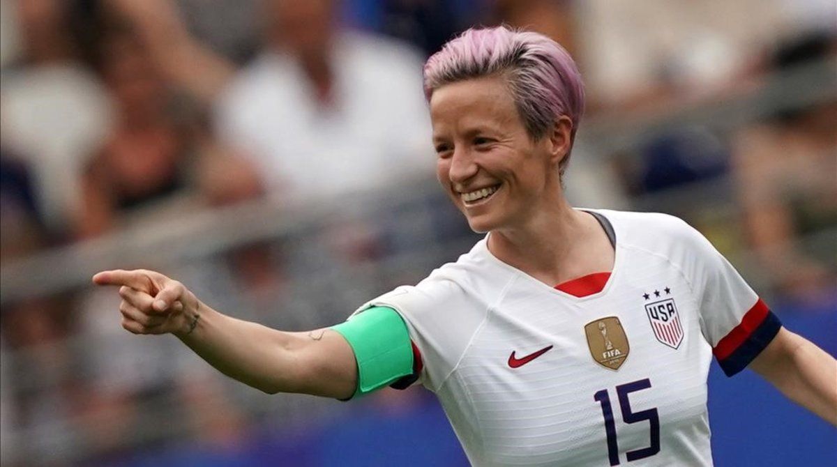 Megan Rapinoe celebra un gol.