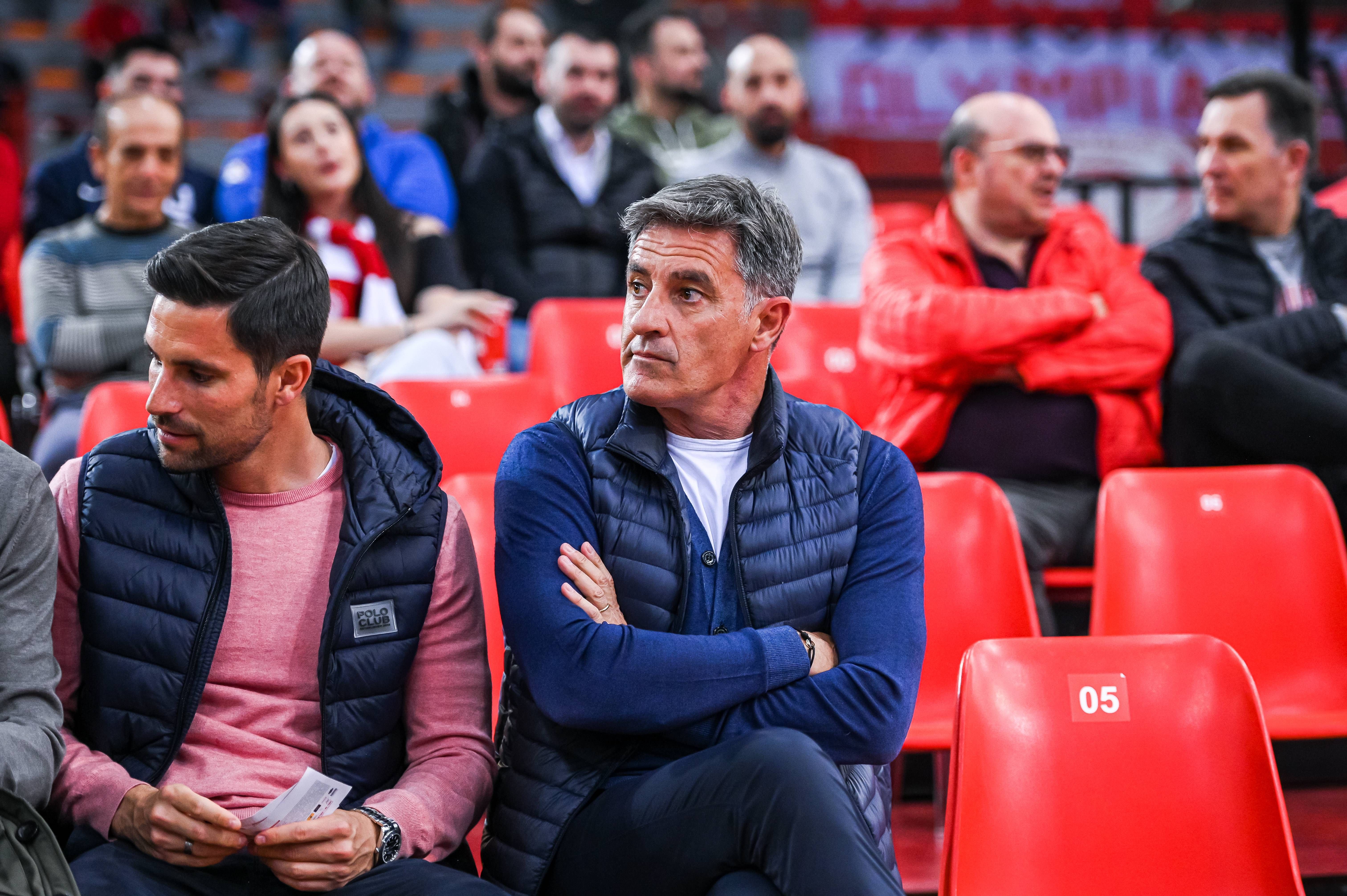  Míchel, durante un partido con Olympiacos.