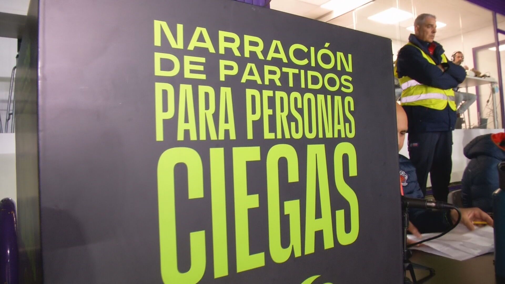 El puesto donde Miguel Fernández narró el partido de España.