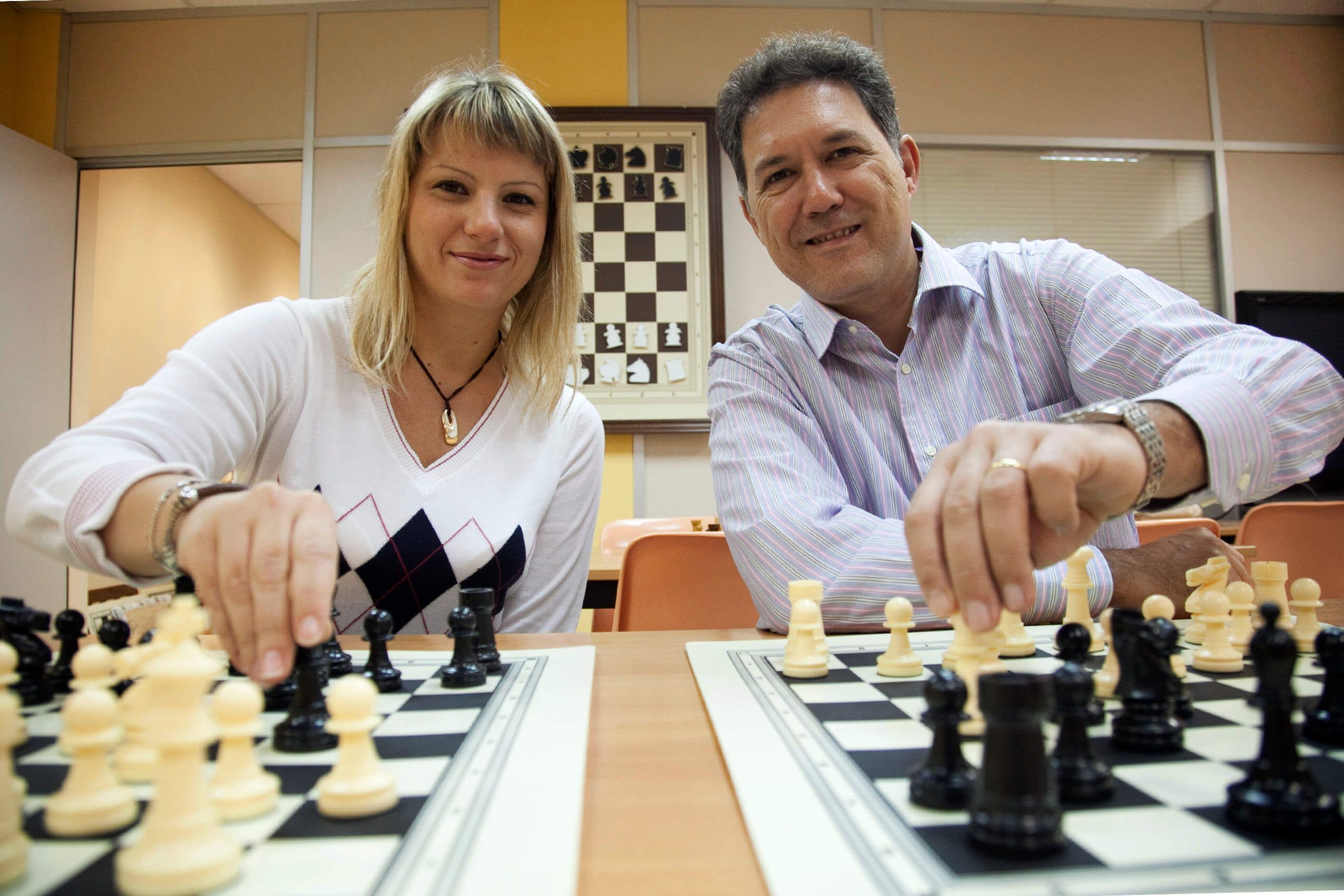  Miguel Illescas y Olga Alexandrova, grandes maestros de ajedrez