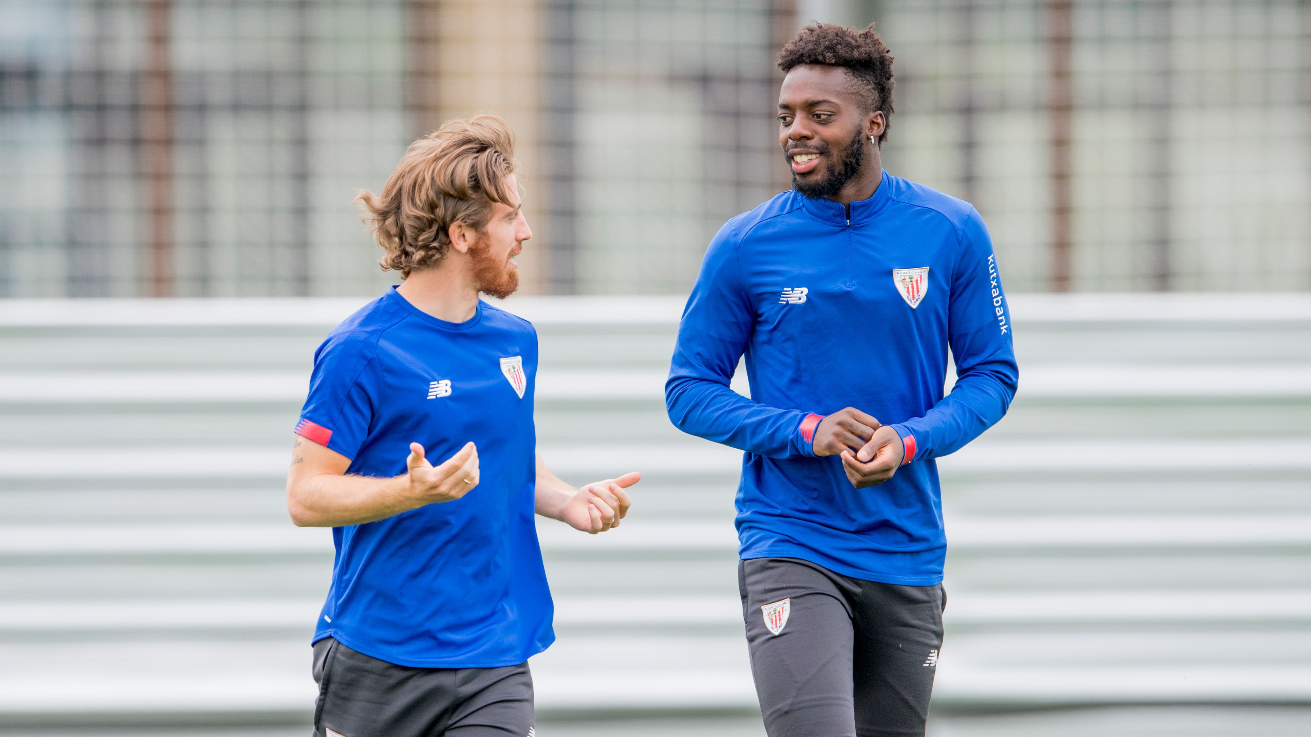 Los 'broders' Iker Muniain e Iñaki Williams entrenando en Lezama.