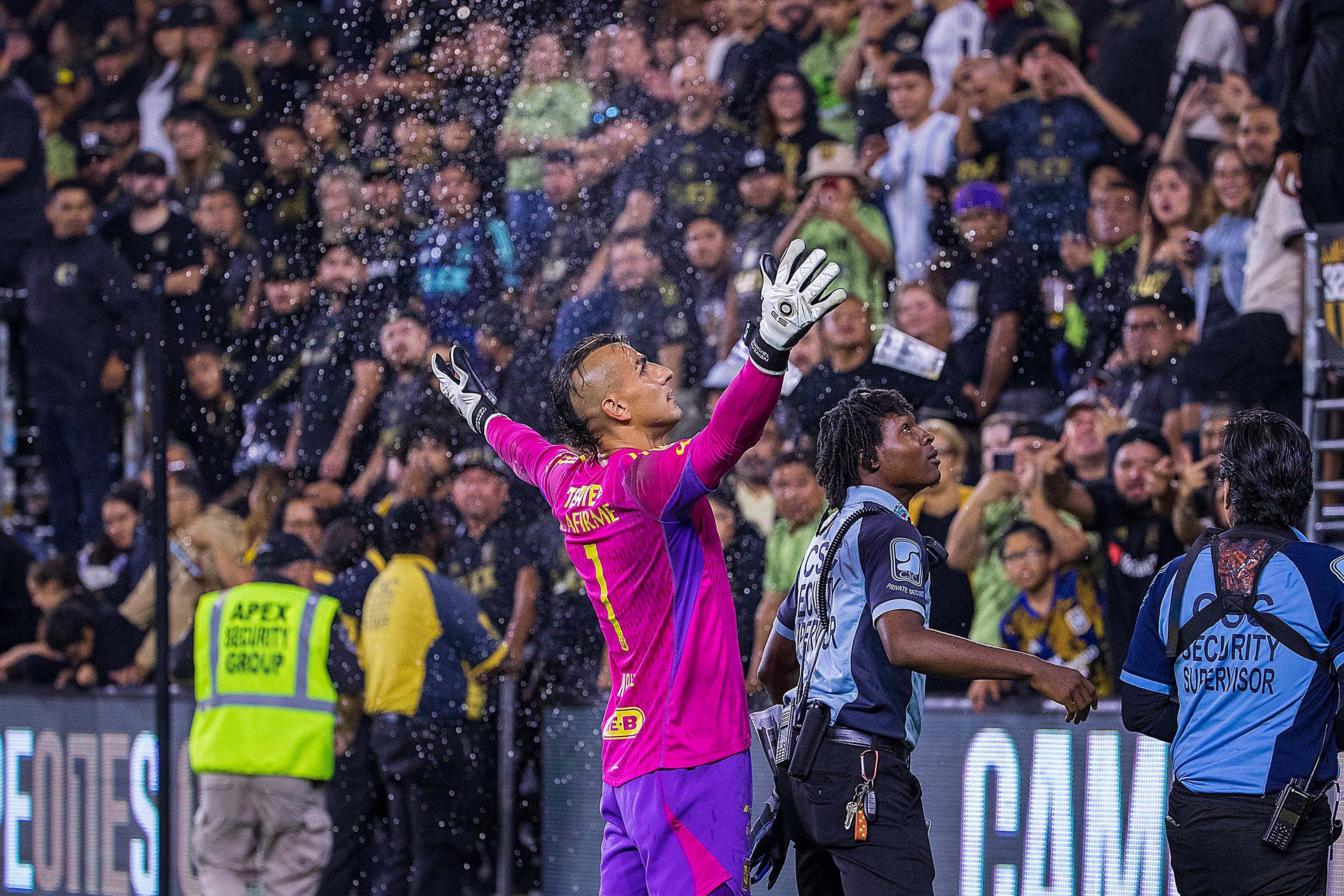 Nahuel Guzmán, un portero polémico en México